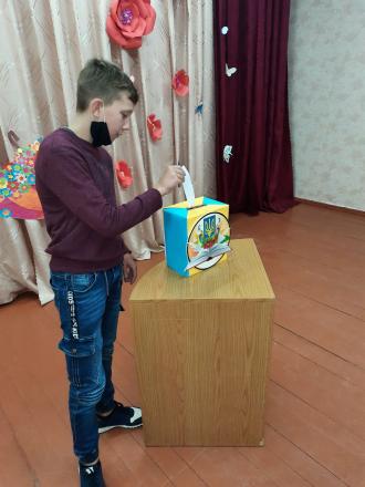 /Files/images/000_23_vibori/голосув.jpg